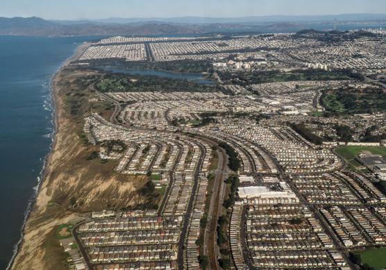 Rows of hillside homes above the Pacific in Daly City